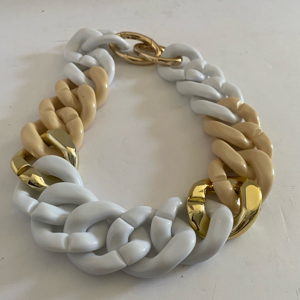 Unsigned Statement Acrylic Big Choker Necklace - image 3